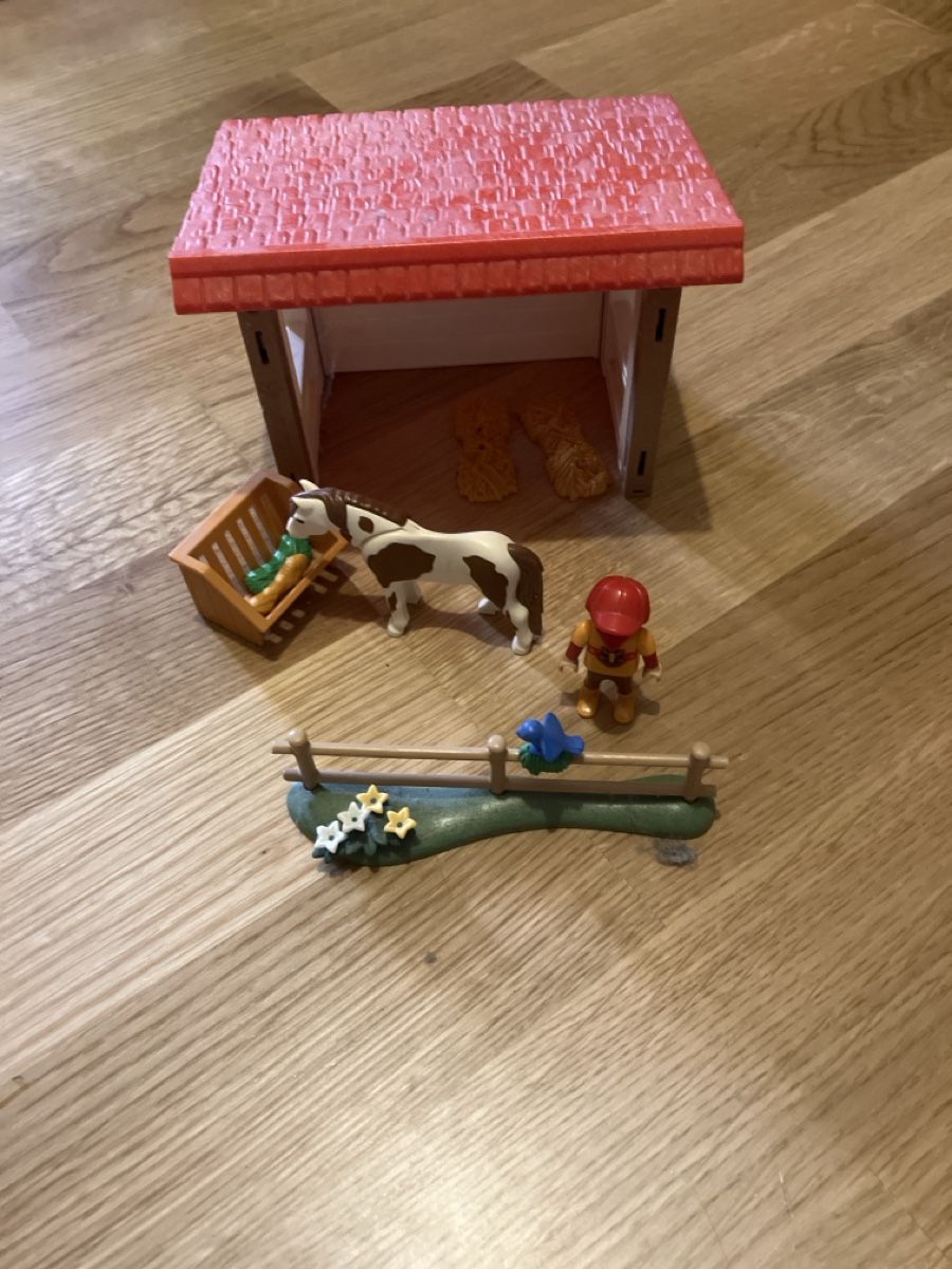 Playmobil Spielzeuge: Playmobil Horse Stable Set – Gebraucht aus Zürich von papperlapapp1