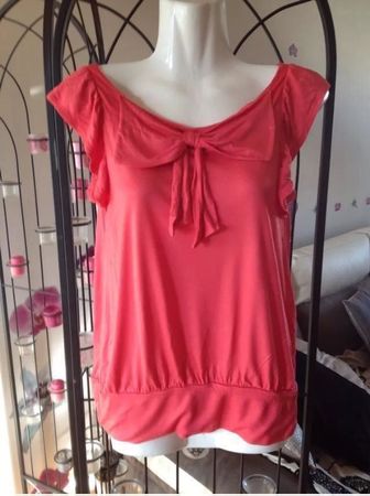 Top haut t-shirt H&M rose corail volant encolure noeud XS