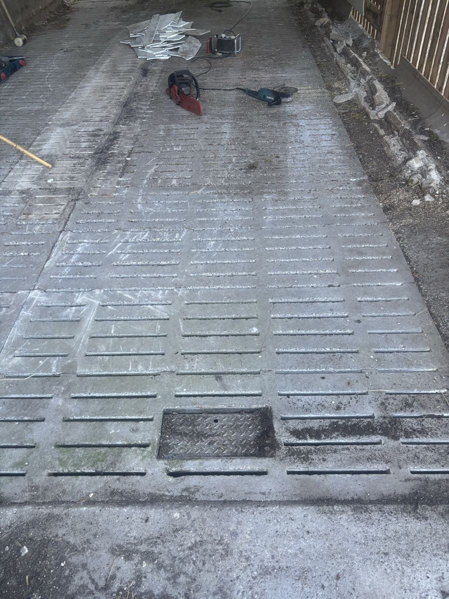 Rivestimenti per pavimenti: Betonspaltenroste – Usato da Grünenmatt venduto da holstein3 1