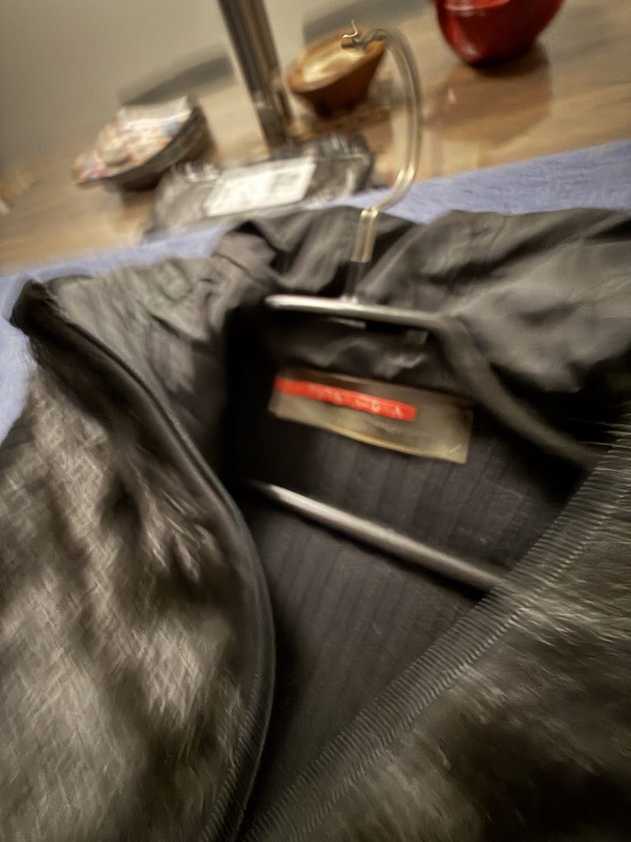 Prada Giacche: Prada Kapuzenpulli aus Fell Grösse 42 neu. – Nuovo (secondo la descrizione) da Riehen venduto da sirubin 4
