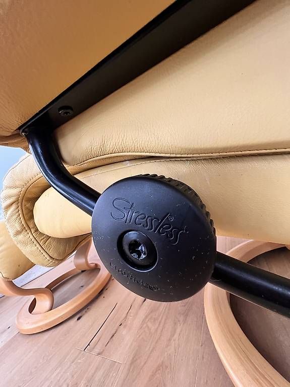Fauteuils: Original Stressless TV Sessel mit Hocker – D'occasion à Oberglatt ZH par cobra_crew 2