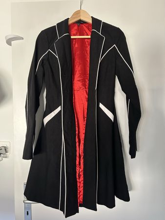 Manteau Sourpuss noir liseré blanc taille S bon état