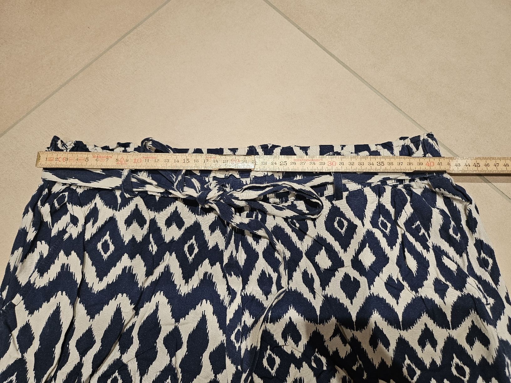 C&A Pantaloni: Bermudas Shorts gr.44 C&A blau gemustert Ethno – Usato da Allschwil venduto da na.wi.90 2