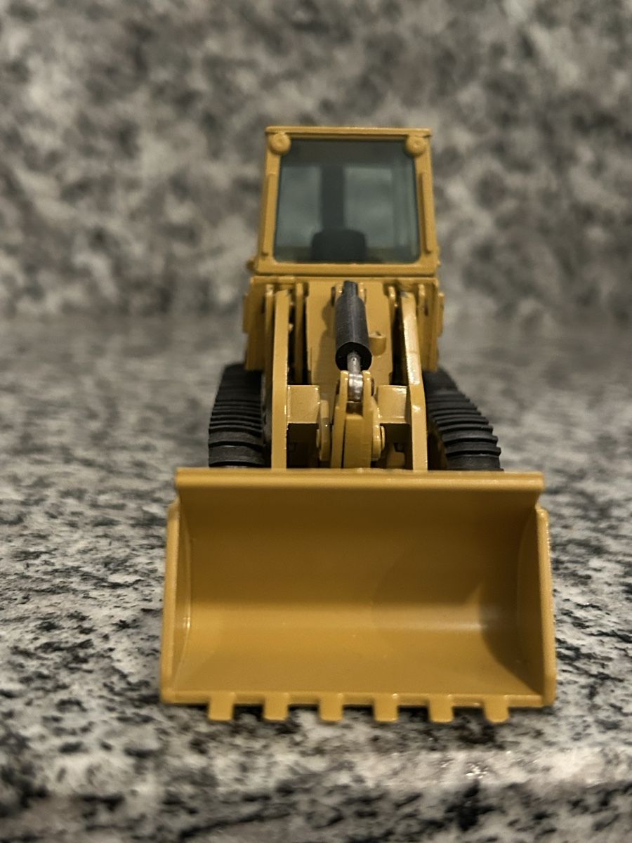 Caterpillar Kit di modellismo & Modellini statici: Cat 953B, 1:50 , NZG – Usato da Horw venduto da Tigercat635 1