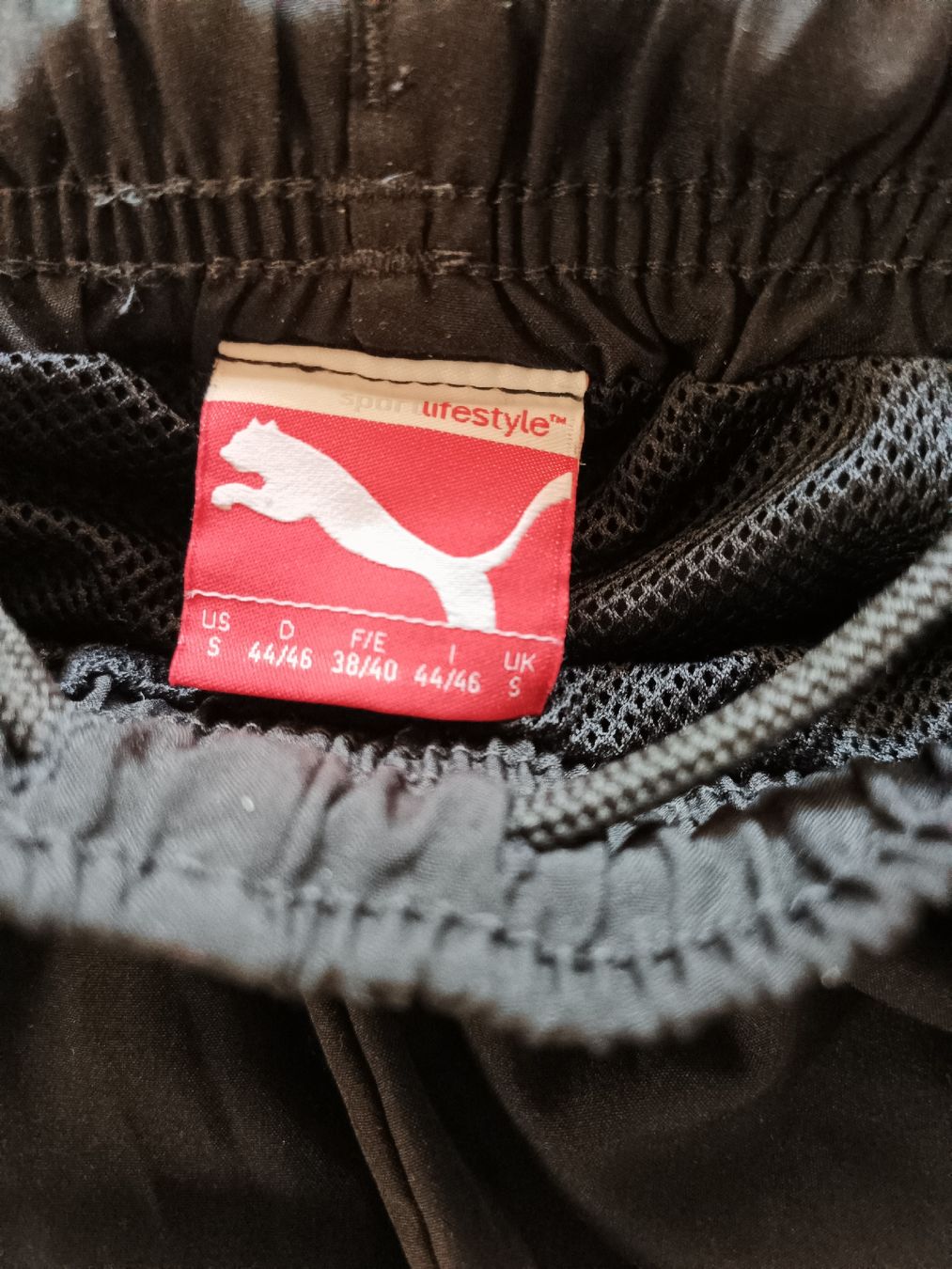 Puma Pantaloni: Leichte Pumasommerhose 42/44 – Usato da Bätterkinden venduto da Elefantenzoo 3