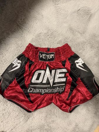 Venum ONE Championship Shorts rot Grösse L