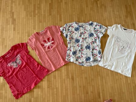 Kleiderpaket T-Shirts 140 Guess