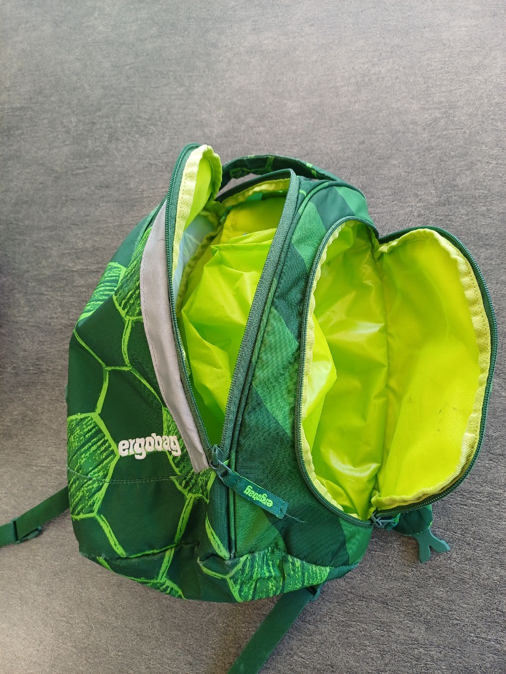 Ergobag Zaini: Ergobag Schulrucksack Set Fussball grün gebraucht – Usato da Egnach venduto da Matto01 7