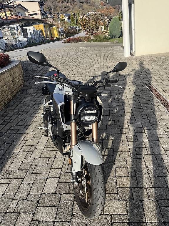 Honda Strada: Honda cb125r – Usato da Erde venduto da hug_gff8 2
