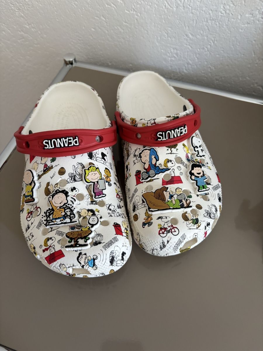 Crocs Chaussures garçon: Crocs x Peanuts Gr 34-35 – D'occasion à Boniswil par Biancaneve91