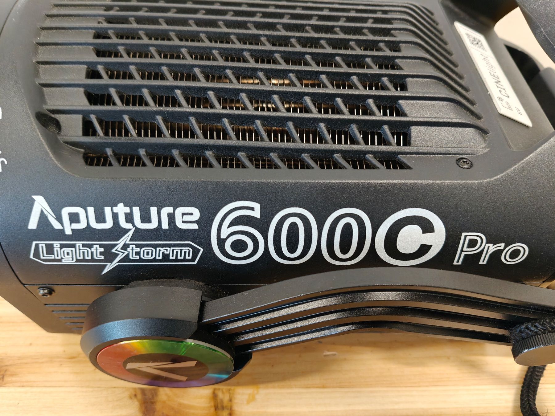Aputure Lampen: Aputure LS 600c Pro LED V-Mount Kit mit Case – Gebraucht aus Schlieren von CINElight 3