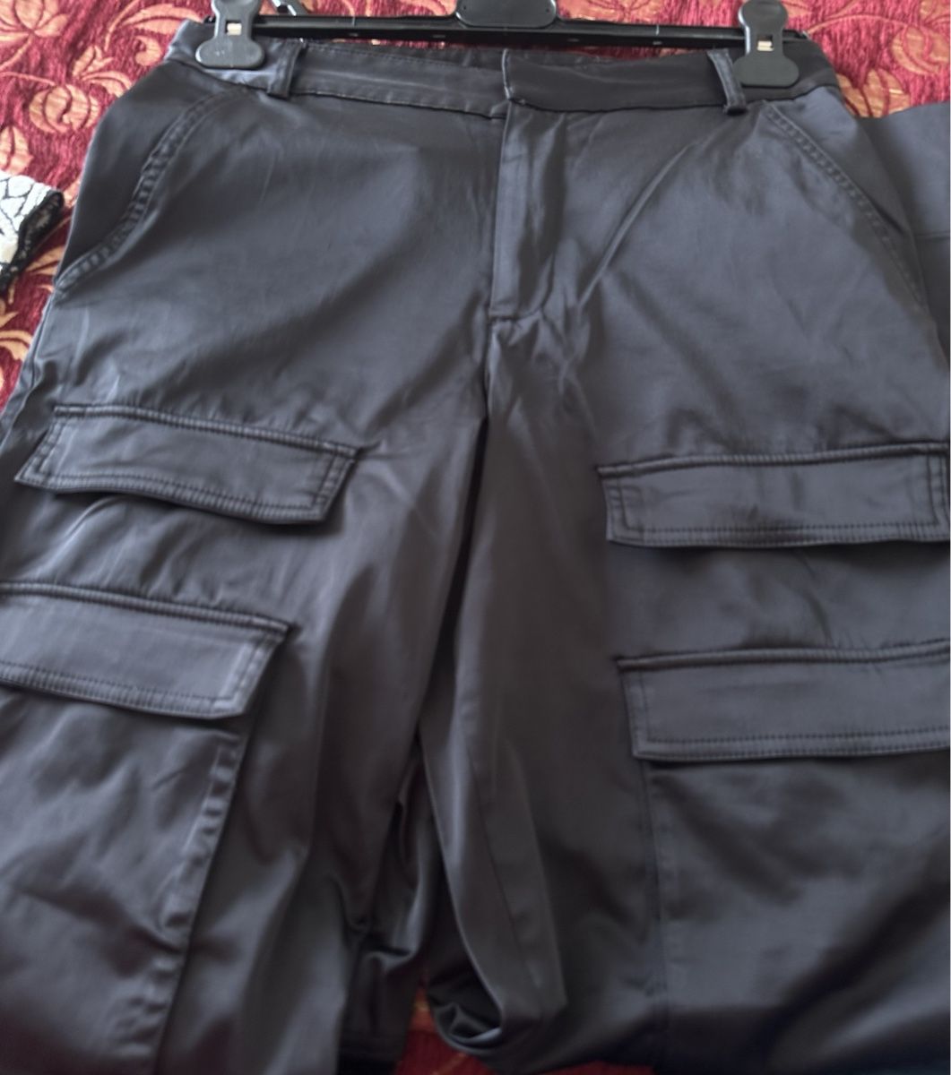 Zara Pantaloni: Hose schwarz Gr S – Usato da Zürich venduto da Herbion1 2