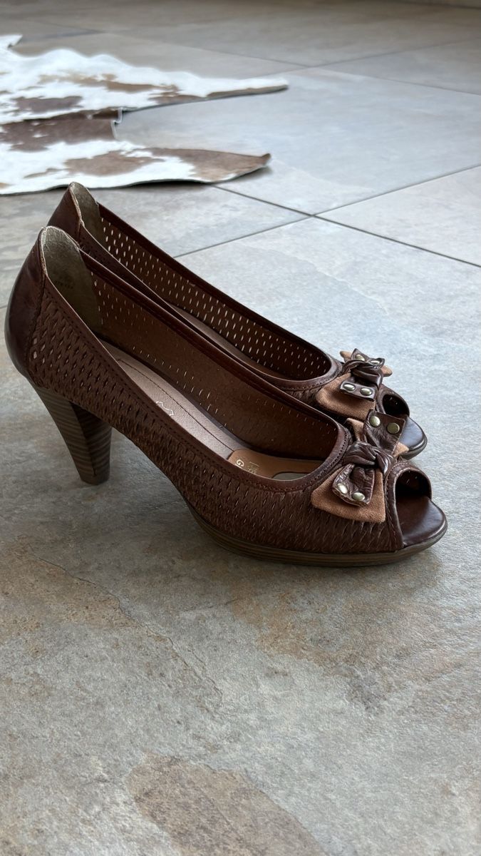 Damenschuhe: Pumps braun Leder Peeptoe – Gebraucht aus Beckenried von KaSt01 4
