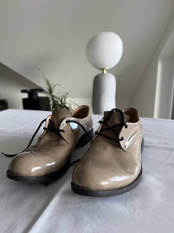 Scarpe da donna: Beige Lackschuhe  Grösse 38 – Nuovo e nell'imballaggio originale da Schlieren venduto da gue_m9qk 4