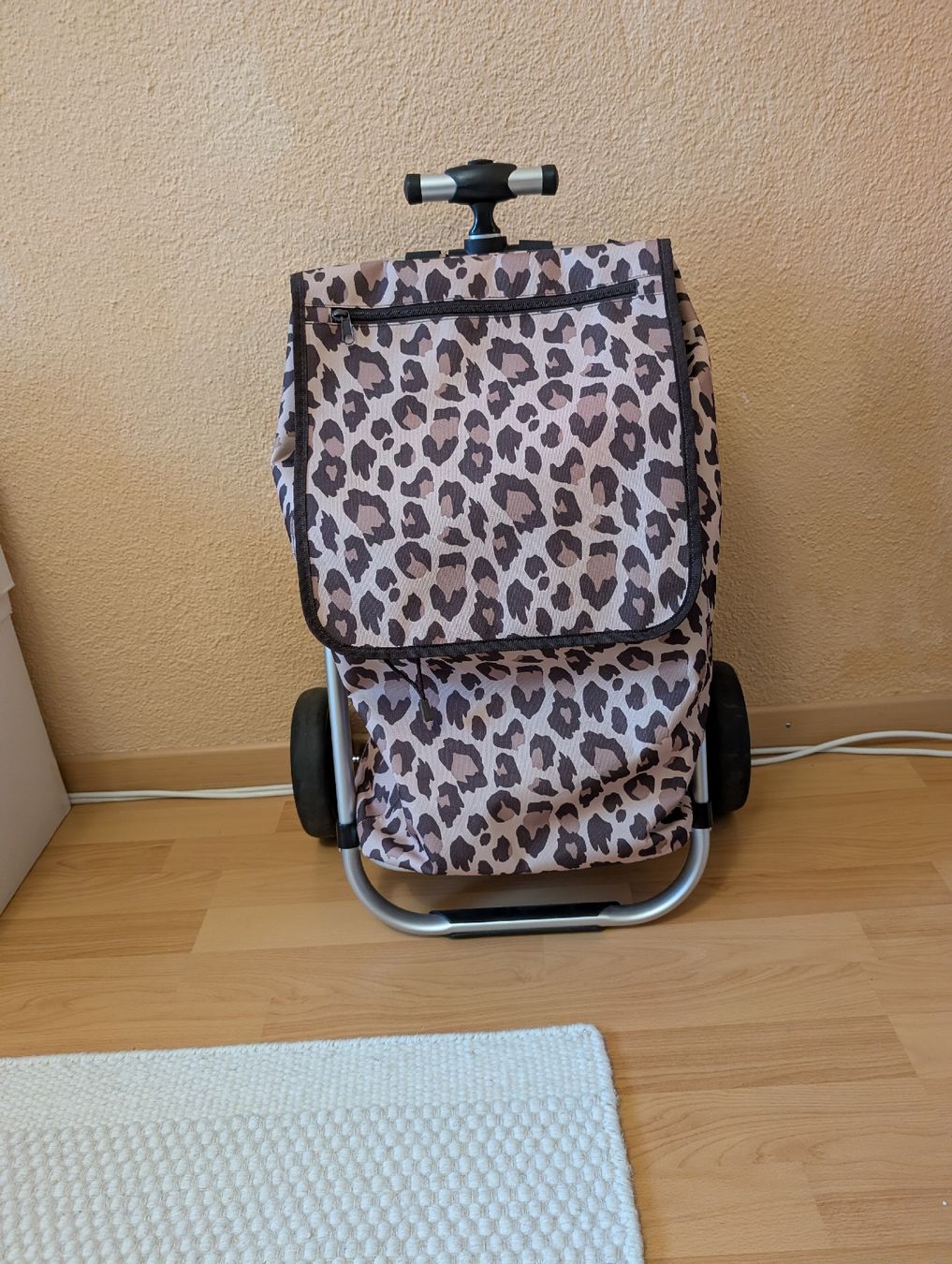 Sonstiges für Haushalt & Wohnen: Trolley Leoprint  – Neu (gemäss Beschreibung) aus Zürich von Loulou_96