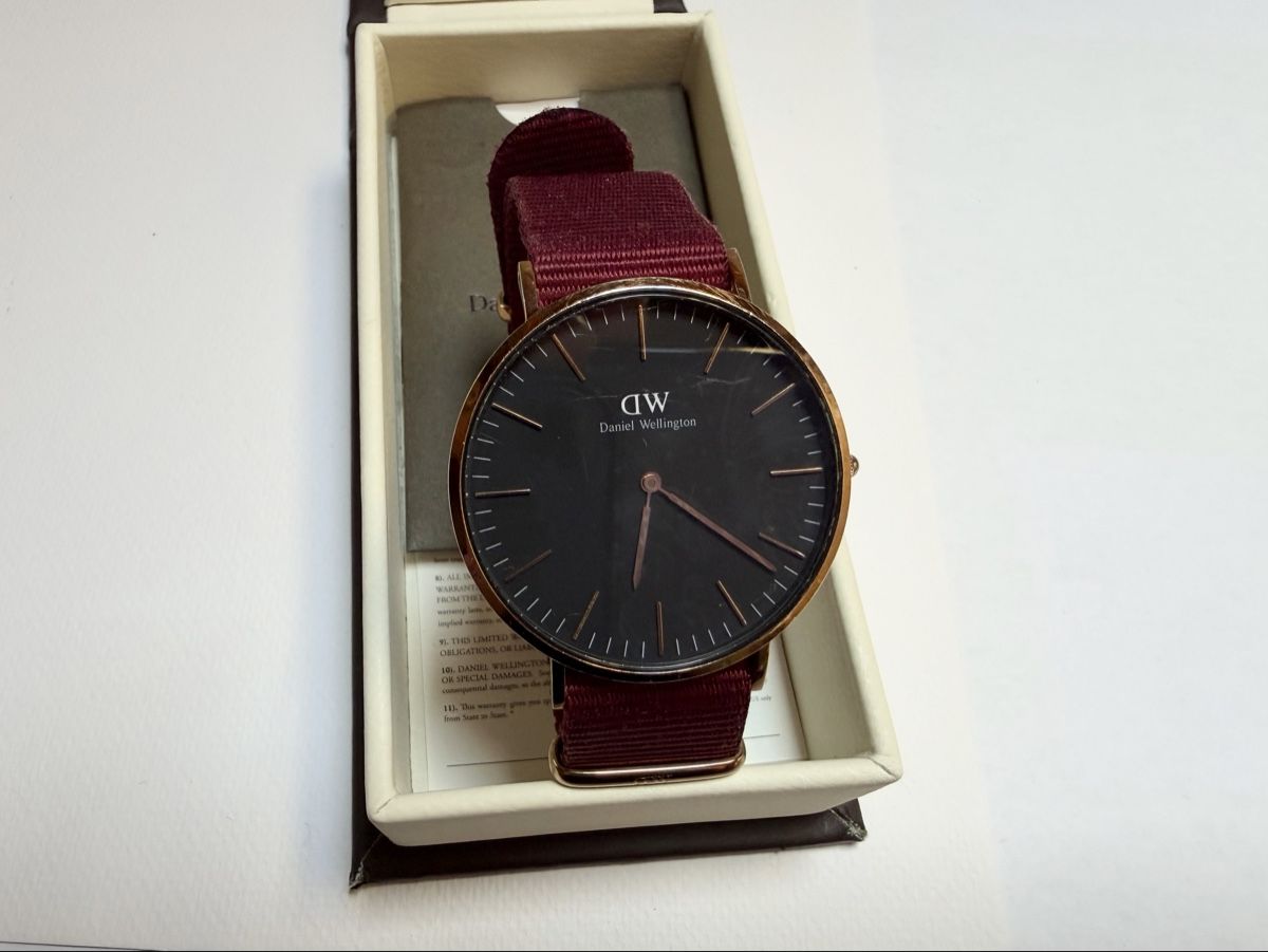 Daniel Wellington Uhren: Montre Daniel Wellington – Gebraucht aus Founex von Hyrienne 1