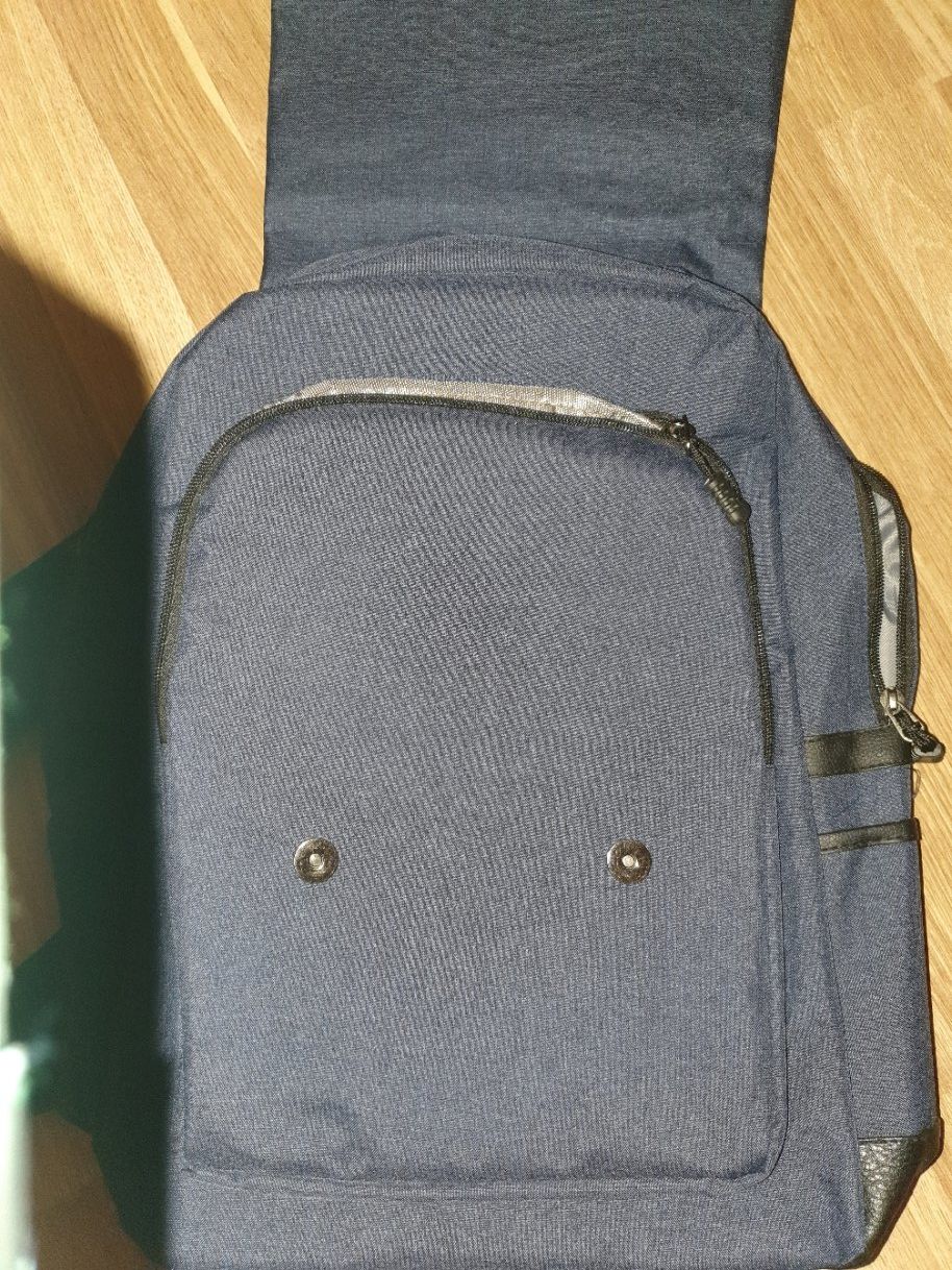 Zaini: Sac à dos bleu marine - NEUF – Nuovo e nell'imballaggio originale da Le Locle venduto da Arya4 1