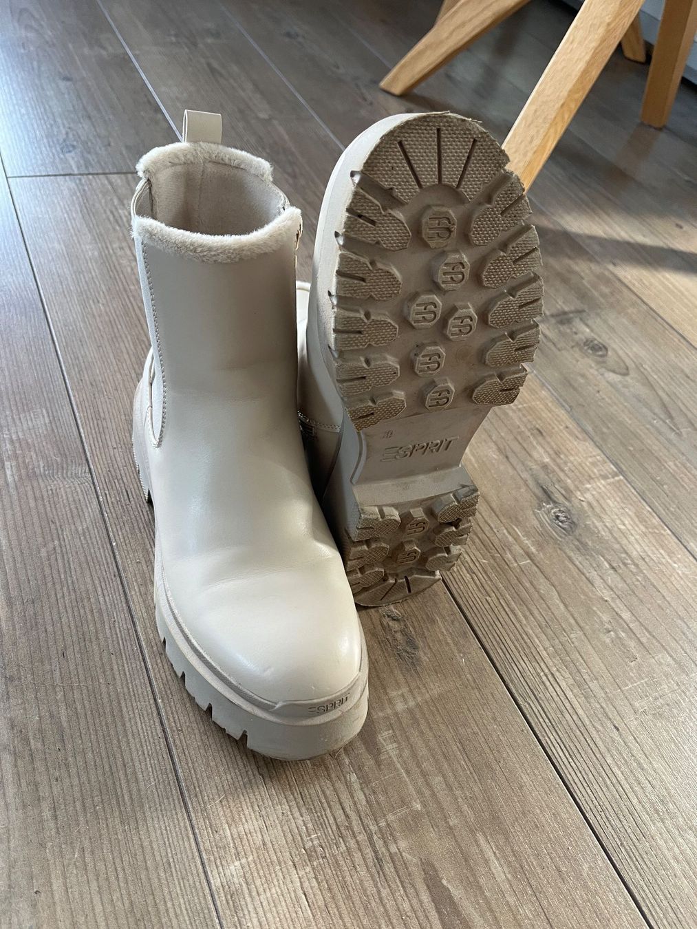 Esprit Damenschuhe: Esprit Stiefel / Schuhe Beige Gr.39 – Gebraucht aus Toffen von cli1978 1