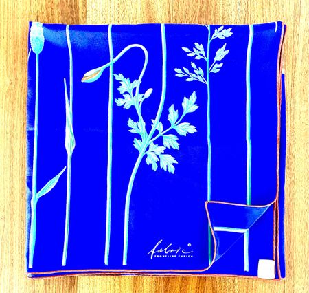 Seidenschal lila mit Pflanzenmuster,Fabric Frontline ZH