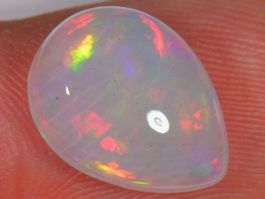 3.7 Karat - Tropfenförmiger Äthiopischer Welo Opal