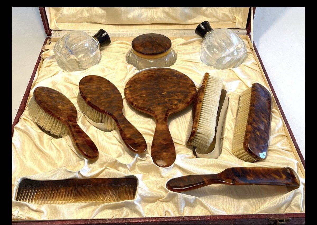 Tutte le decorazioni: Bakelite – Usato da Le Locle venduto da Titeuf2400
