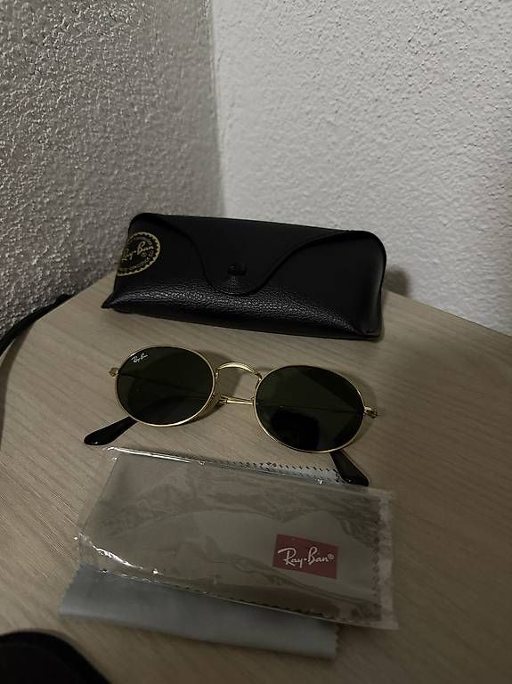 Altro in  Abbigliamento & Accessori: Ray-Ban Oval Dorati con Custodia – Usato da Biasca venduto da mattiapaglia67