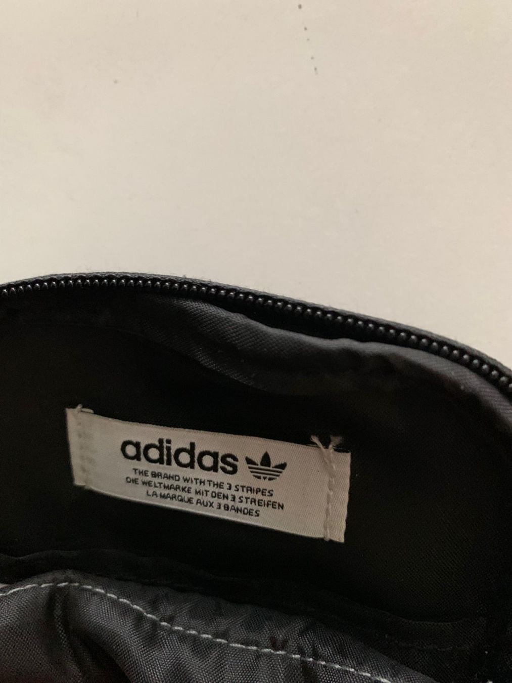 Adidas Taschen: Vintage Adidas Umhängetasche – Gebraucht aus Emmen von newdeal1970 1