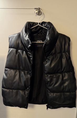 Zara Puffer Weste aus Kunstleder, Schwarz, Top Zustand!