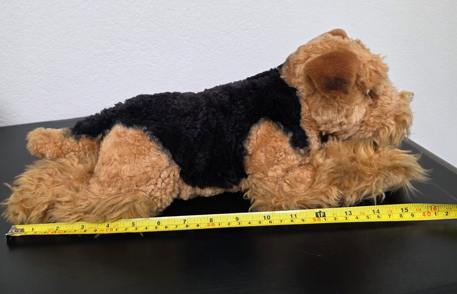 Giocattoli: Plüschtier Airedale Terrier liegend – Usato da Rheinsulz venduto da Dred 7
