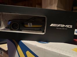 Mercedes AMG GT3 1:18 en très bon état 