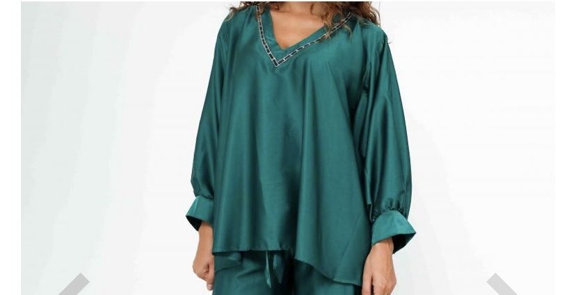 Camicette: Haut satiné vert canard ou beige – Nuovo e nell'imballaggio originale da Petit-Lancy venduto da mina222