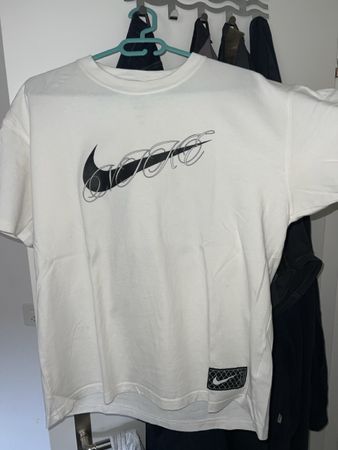 Nike T-Shirt weiss mit Grafik Druck Grösse L guter Zustand