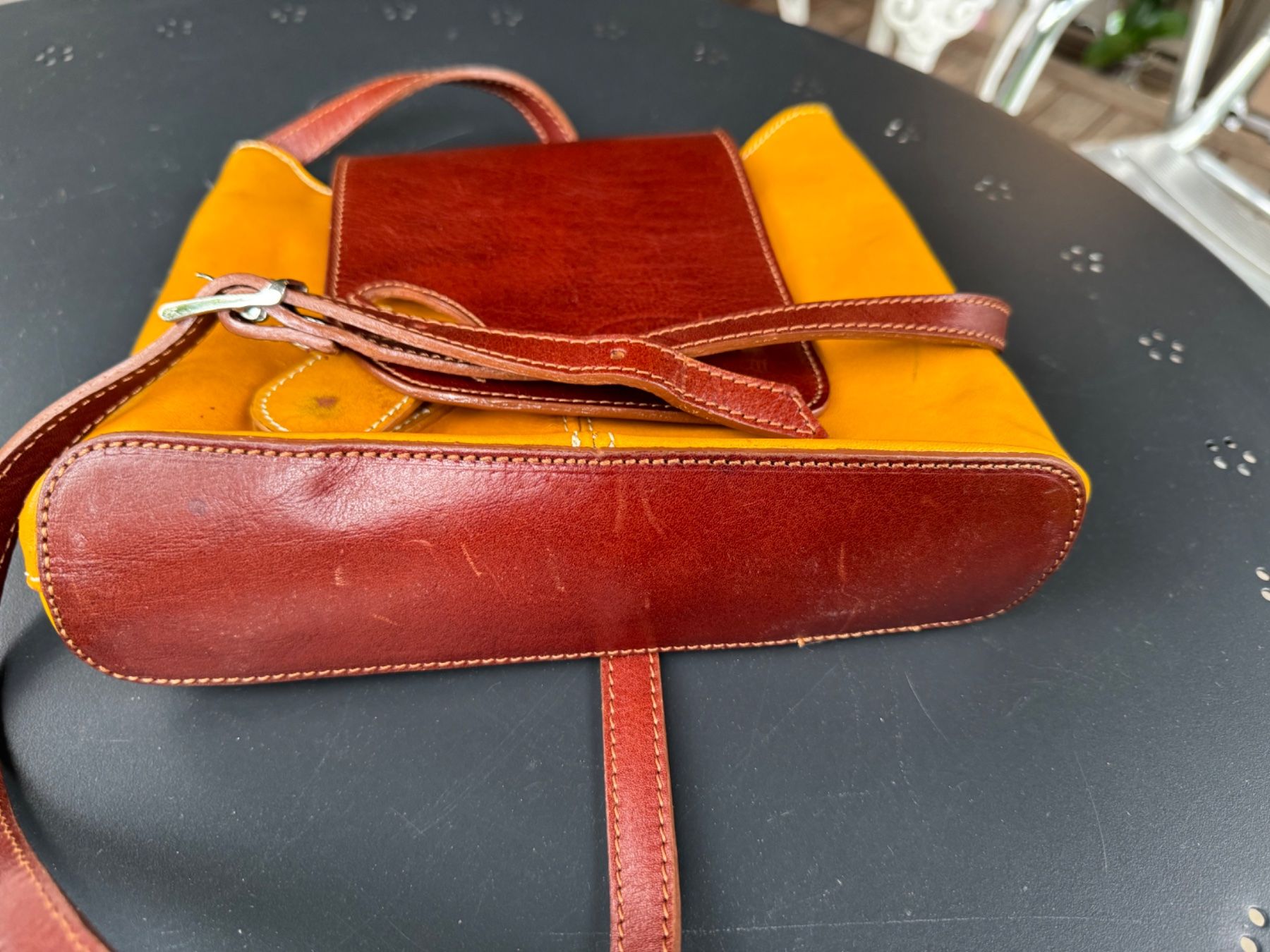 Borse da donna: Kauzig Handtasche aus Leder – Usato da Zürich venduto da Manubene 7