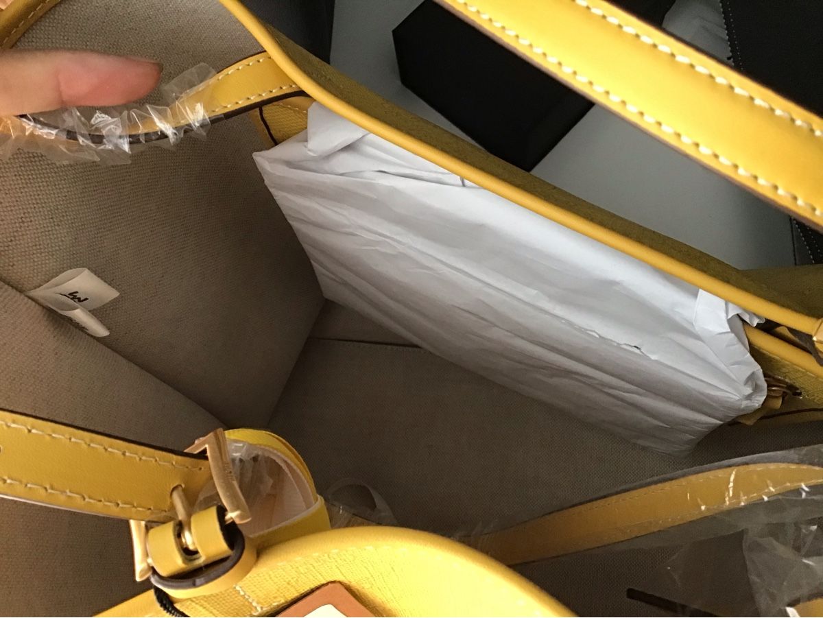 Taschen für Damen: MCM Shopper Himmel – Neu und originalverpackt aus Widnau von thi_885w 1