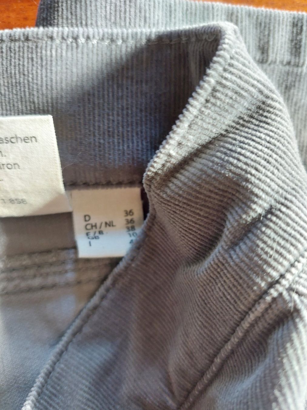 Hosen: Enna Feincordhose Kiesel Grösse 36 – Neu (gemäss Beschreibung) aus Beckenried von Havacola 4