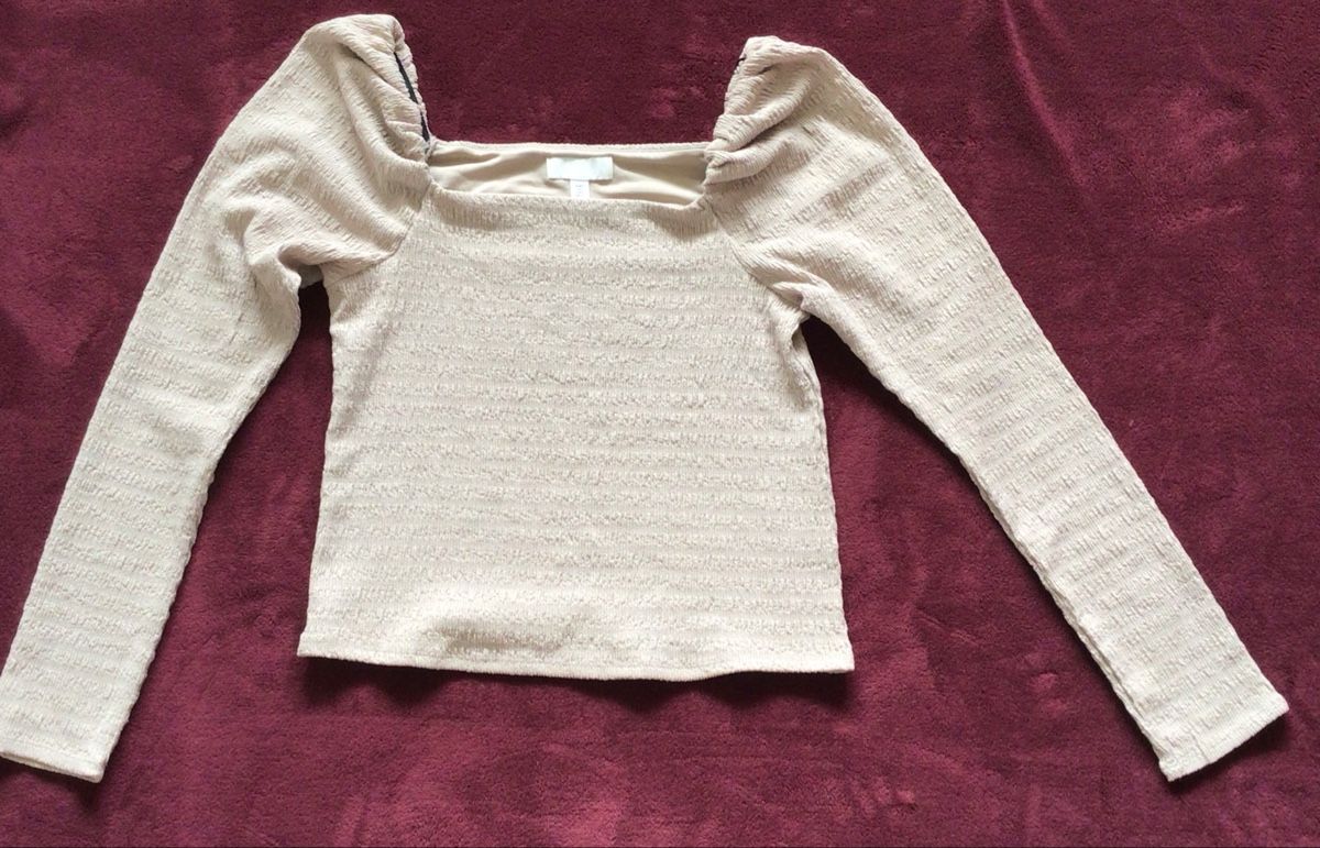 H&M T-Shirts: Beige Oberteil mit Puffärmeln, Grösse S – Gebraucht aus Nussbaumen AG von Magi58