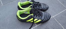 chaussure de foot Adidas point. 34