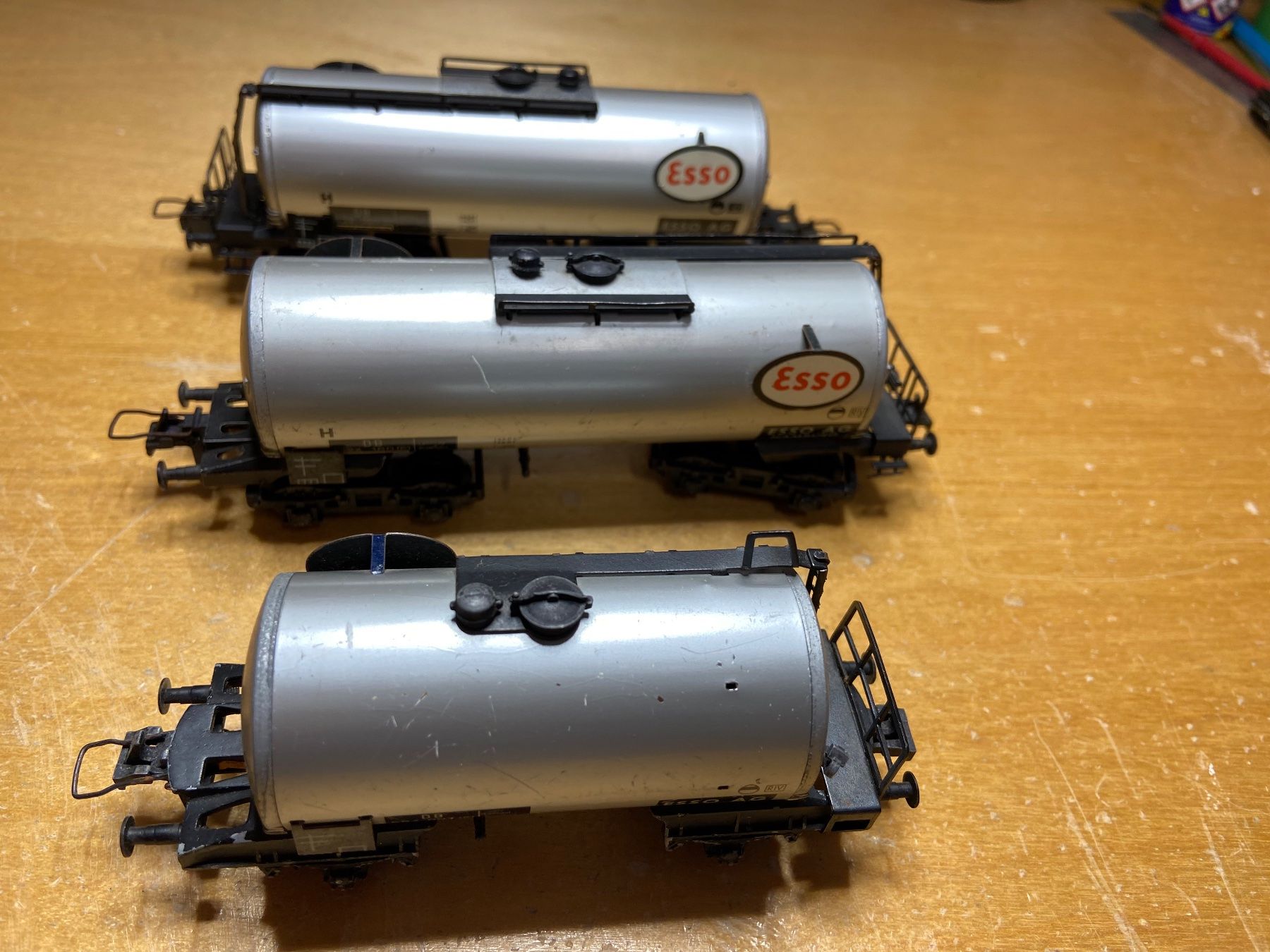 Trix Modellini di ferrovie: 3 Trix Express Kesselwagen Esso – Usato da Basel venduto da Relaphe 1