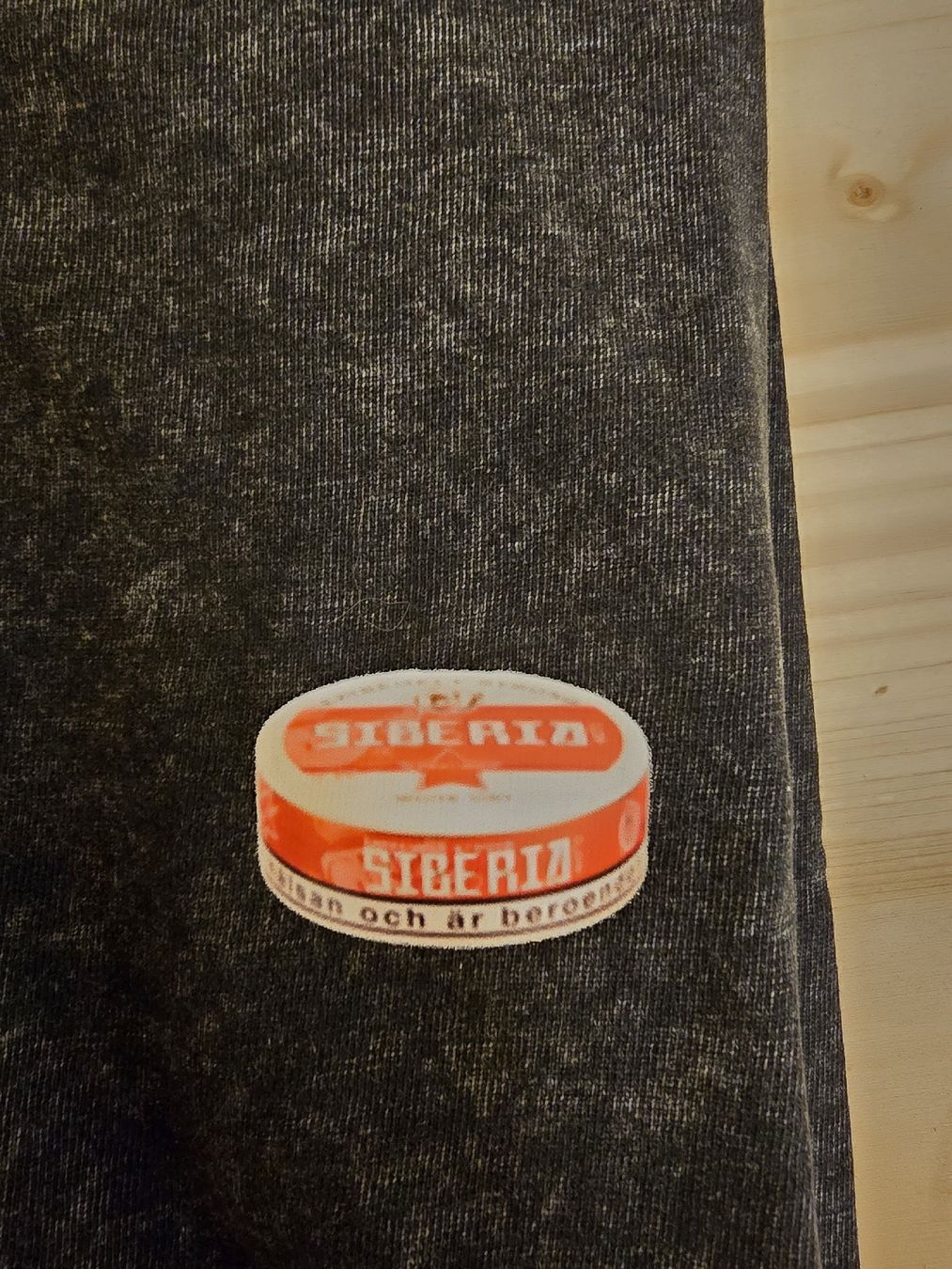 T-shirt: T Shirt mit Siberia Snus Dose – Nuovo e nell'imballaggio originale da Oberurnen venduto da inf_q6m6 1