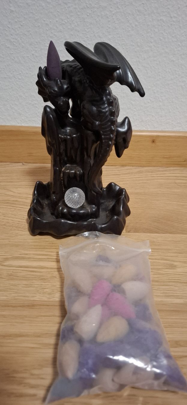 Tutte le decorazioni: Drachen Räucherbrunnen mit LED-Beleuchtung - Herbstdeko – Usato da Dietikon venduto da Miakitty 5