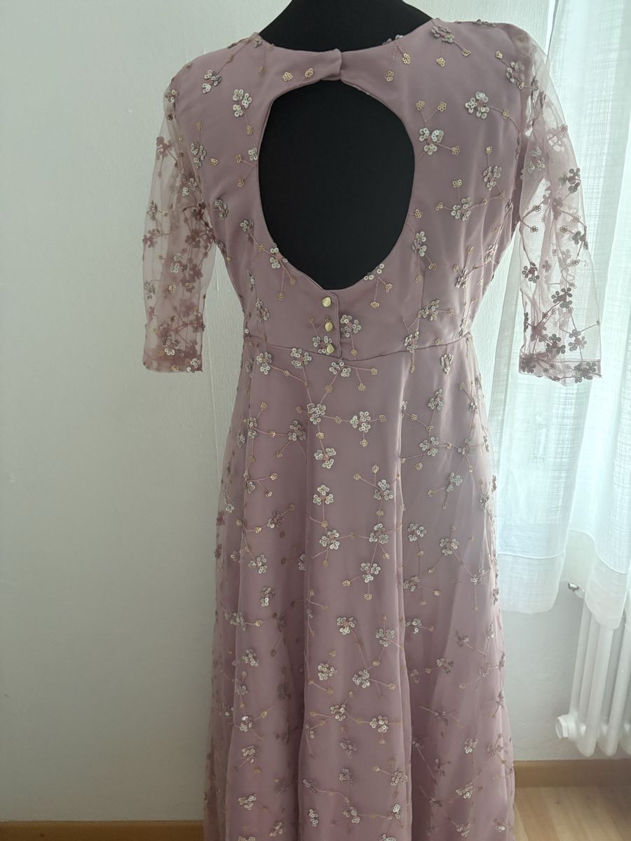 Robes: Kleid mit Blumenembroidery – Neuf (Voir description) à Bösingen par ash_jnn8 2