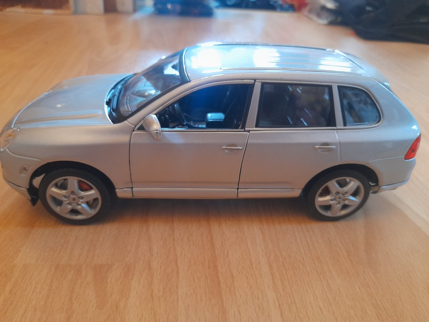 Maisto Modellautos: Porsche Cayenne Modellauto Maisto 1:18 – Gebraucht aus Lustmühle von chevi03 5