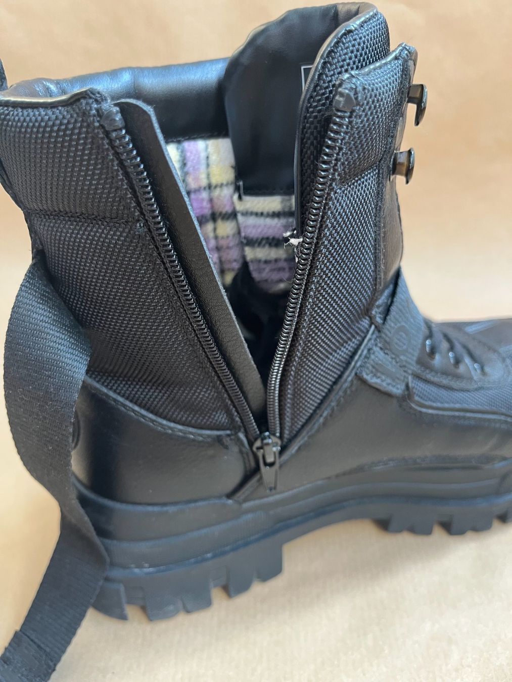Buffalo Damenschuhe: Bottines Buffalo noires avec fermeture éclair comme neuves – Gebraucht aus Thônex von mil_yh85 1