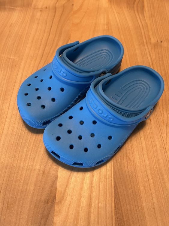 Crocs Scarpe per ragazzi: Blaue Crocs Clogs Grösse 32.5 Haus-/Sommerschuhe Kinder – Usato da Agriswil venduto da Mafi_69