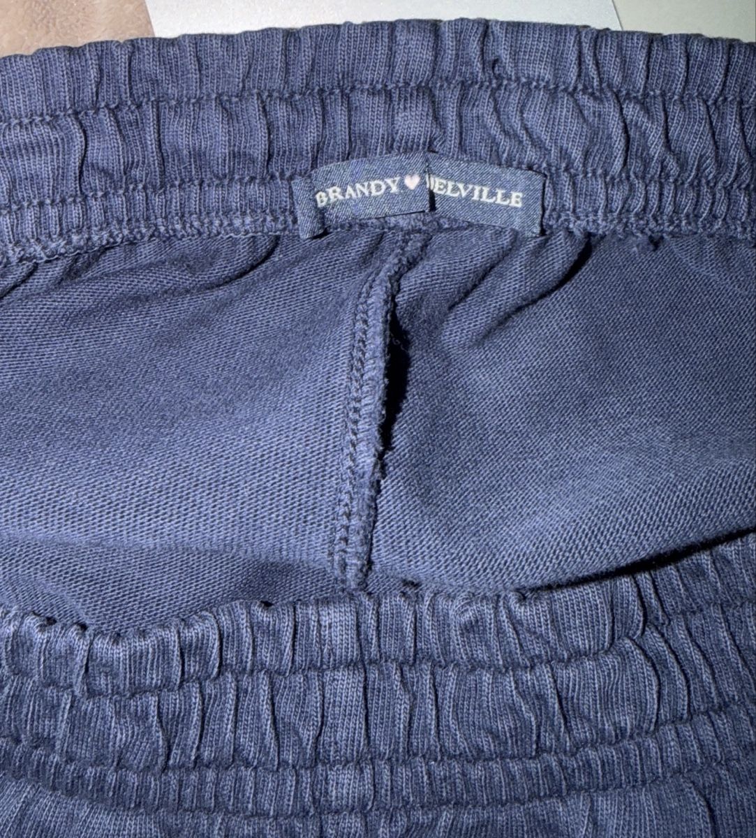 Brandy Melville Pantaloni: NAVY BRANDY MELVILLE PANTS – Usato da Genève venduto da yav_9r9f 1