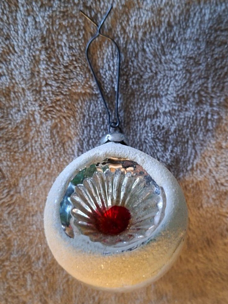 Alle Dekorationen: Antike Weihnachtskugel aus Glas mit Reflex – Gebraucht aus Otelfingen von silver-moon