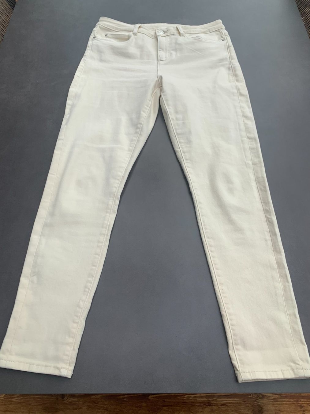Pantaloni: Damenhose beige Eur40 – Nuovo (secondo la descrizione) da Azmoos venduto da Verwir64