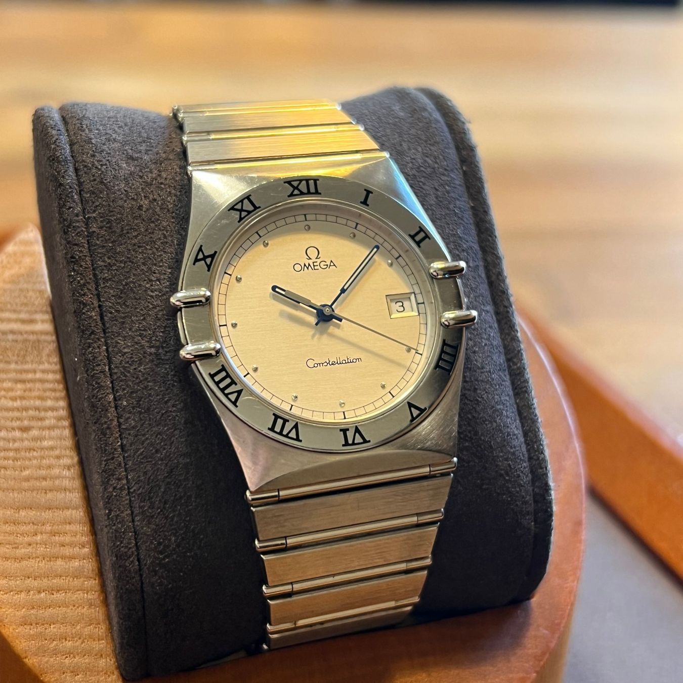 Omega Orologi: Omega Constellation Silver Dial Quartz Date 1510.3 – Usato da Carouge GE venduto da Watchaser 1