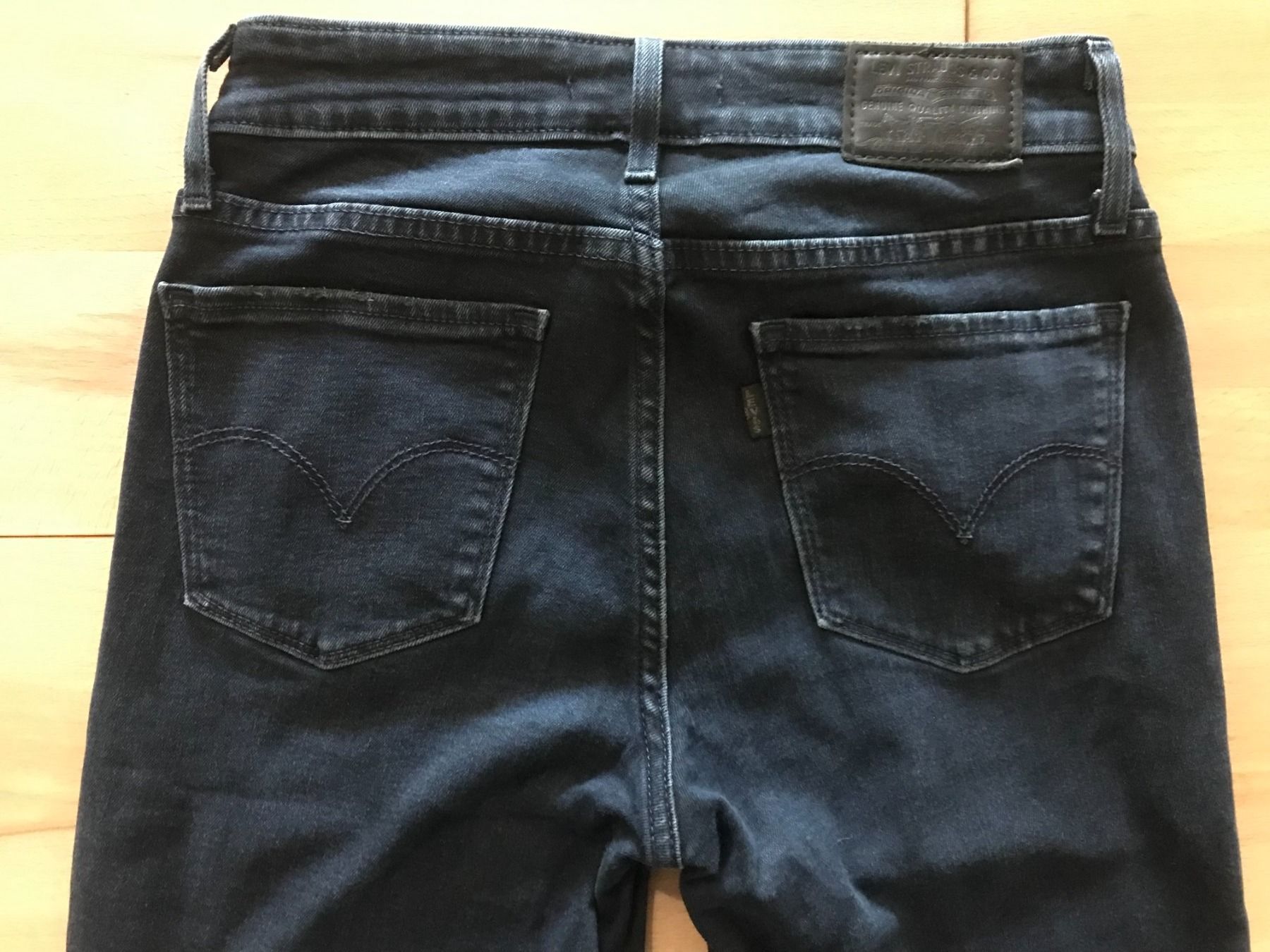 Jeans: Levis 712 Slim W25 L32 – Nuovo (secondo la descrizione) da Meyrin venduto da dijin 5
