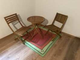 Gartentisch aus Holz mit 2 Stühlen
